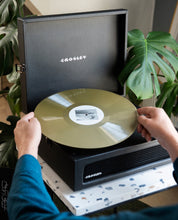 Cargar imagen en el visor de la galería, Crosley - Tocadiscos Crosley Voyager Bluetooth Doble - Negro
