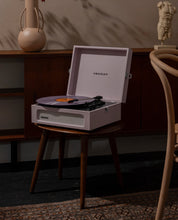 Cargar imagen en el visor de la galería, Crosley - Tocadiscos Crosley Voyager Bluetooth Doble - Rosa Amatista
