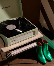 Cargar imagen en el visor de la galería, Crosley - Tocadiscos Crosley Voyager Bluetooth Doble - Salvia
